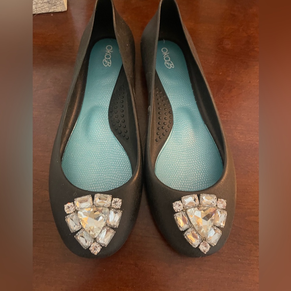 Oka B Womens Black Matte Jelly Flats with Jewel Embellishment NWOB 9 Comfy Glam - Picture 2 of 13
